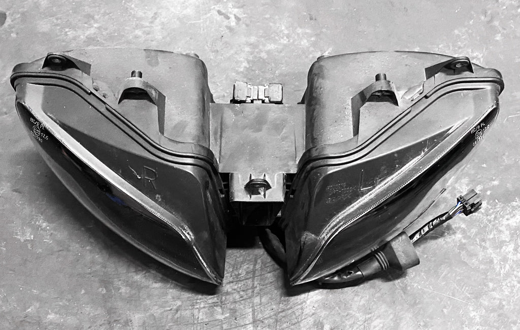 YAMAHA YZF R1 - HEADLIGHTS